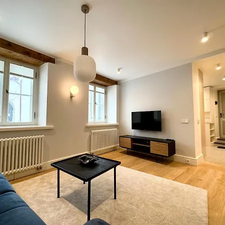 Luxury In The Heart Of Old Town Apartment