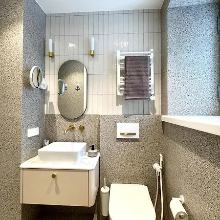Luxury In The Heart Of Old Town Apartment